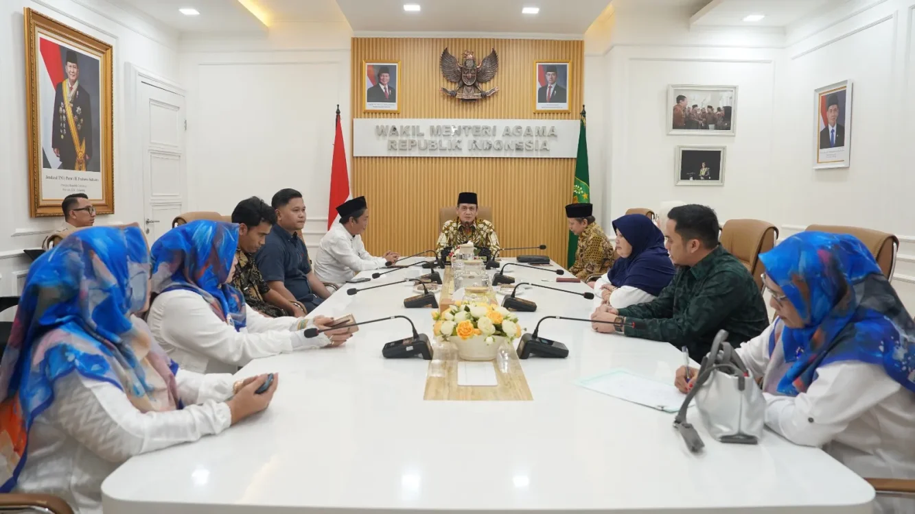 Wamenag Bahas Penguatan Kompetensi Pendamping Halal