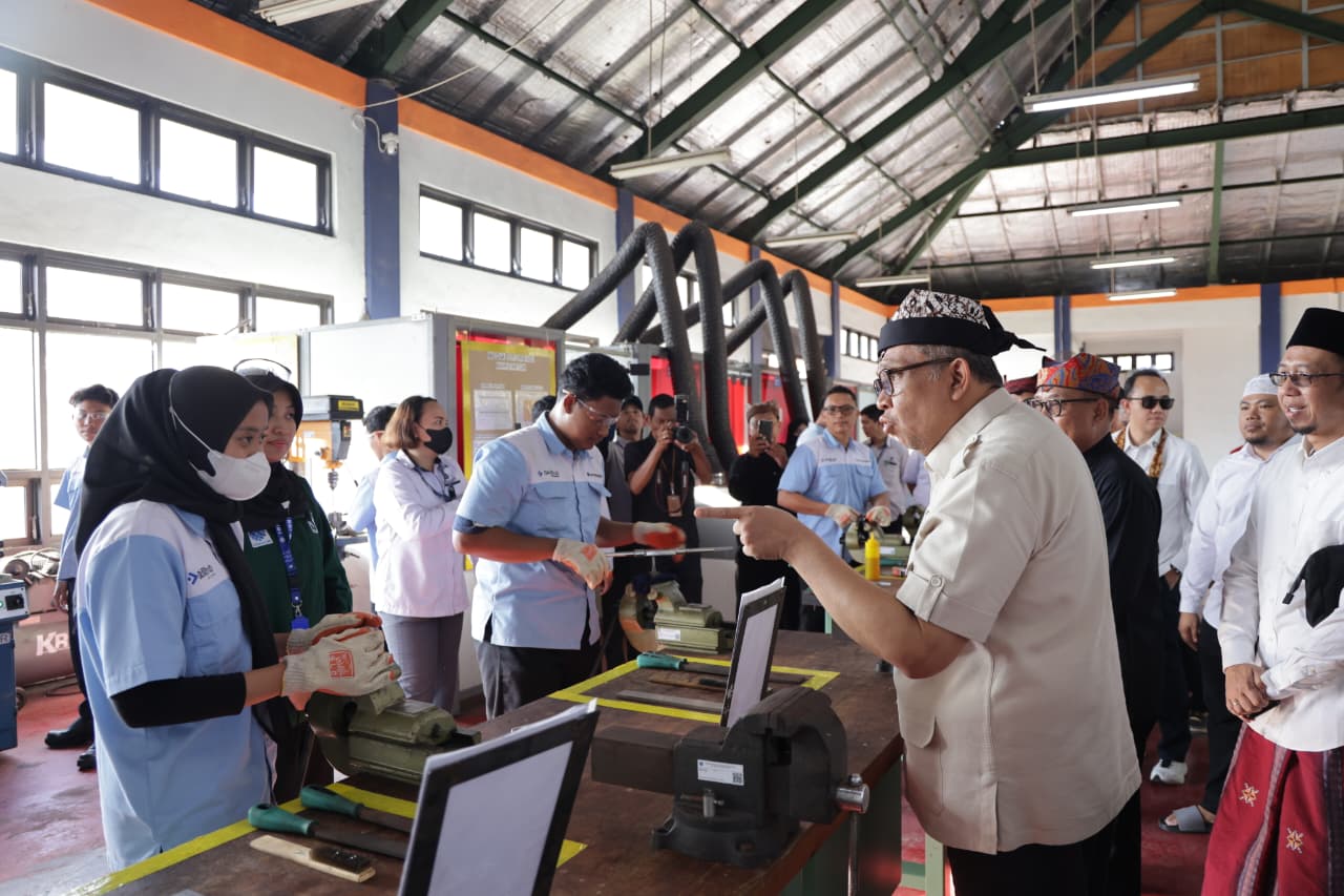 : Wakil Menteri Ketenagakerjaan (Wamenaker) Afriansyah Noor saat menghadiri Penguatan Sinergitas Pelatihan di Balai Pelatihan Vokasi dan Produktivitas (BPVP) Banyuwangi. (Foto: Dok Kemnaker)