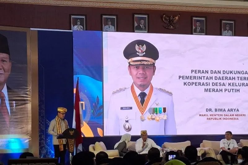 : Wakil Menteri Dalam Negeri (Wamendagri) Bima Arya memaparkan percepatan transisi KDKMP di Kota Bandarlampung. Jumat (4/9/2026). (ANTARA/Dian Hadiyatna)