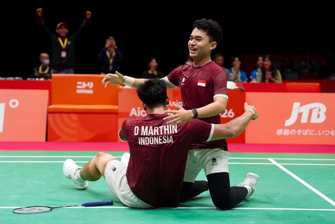 : Leo/Daniel memastikan emas setelah mengalahkan pasangan China Lang Weikeng/Wang Chang melalui pertandingan tiga gim dengan skor 19-21, 21-13, dan 21-18 di Ichinomiya City Municipal Gymnasium, Ichinomiya, Jepang, Selasa (29/9/2026). (Foto: Humas Kemenpora)