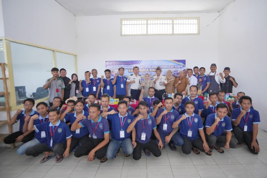 : Wali kota Mojokerto Ika Puspitasari atau Ning Ita bekali warga binaan Lapas dengan keterampilan usaha kuliner.- Foto: Mc.Jatim
