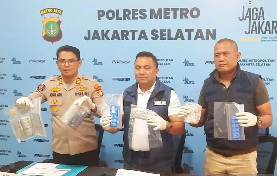 Warung hingga Konter Pulsa Jadi Kedok, Polisi Bongkar Peredaran Obat Keras di Jaksel