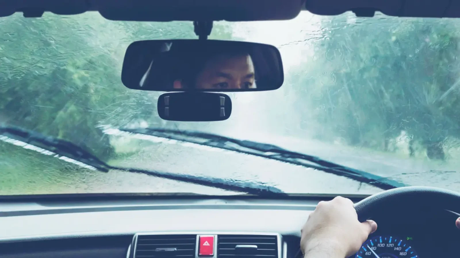 Wiper Mobil Cepat Getas? Tiga Kebiasaan Ini Bisa Membantu Menjaga Karet Tetap Awet