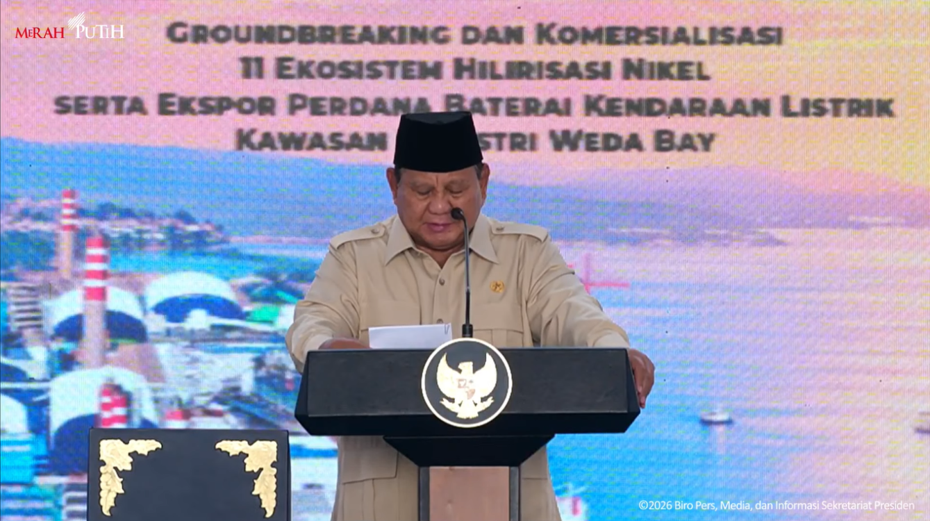 : Presiden Republik Indonesia Prabowo Subianto memberikan sambutan dalam peluncuran ekspor perdana baterai kendaraan listrik dan 11 proyek hilirisasi di kawasan Indonesia Weda Bay Industrial Park (IWIP), Halmahera Tengah, Maluku Utara., Kamis (8/10/2026). (YouTube Setpres)