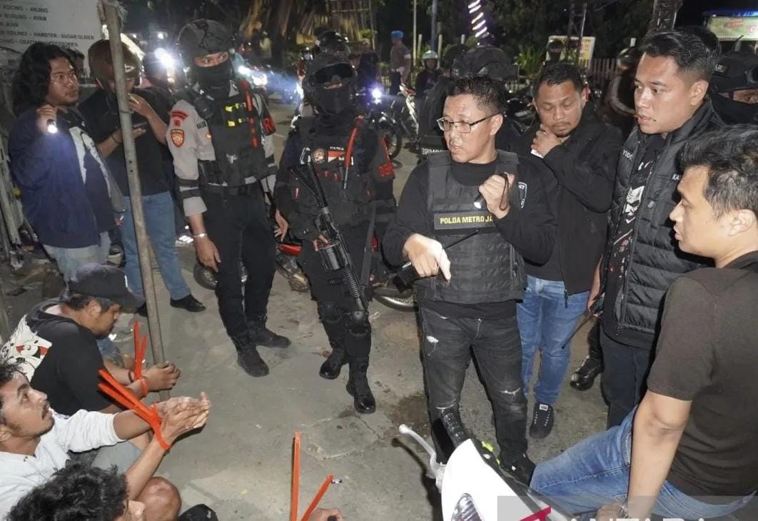 130 Personel Polda Metro Jaya Sisir Kampung Ambon, Tujuh Orang Diamankan