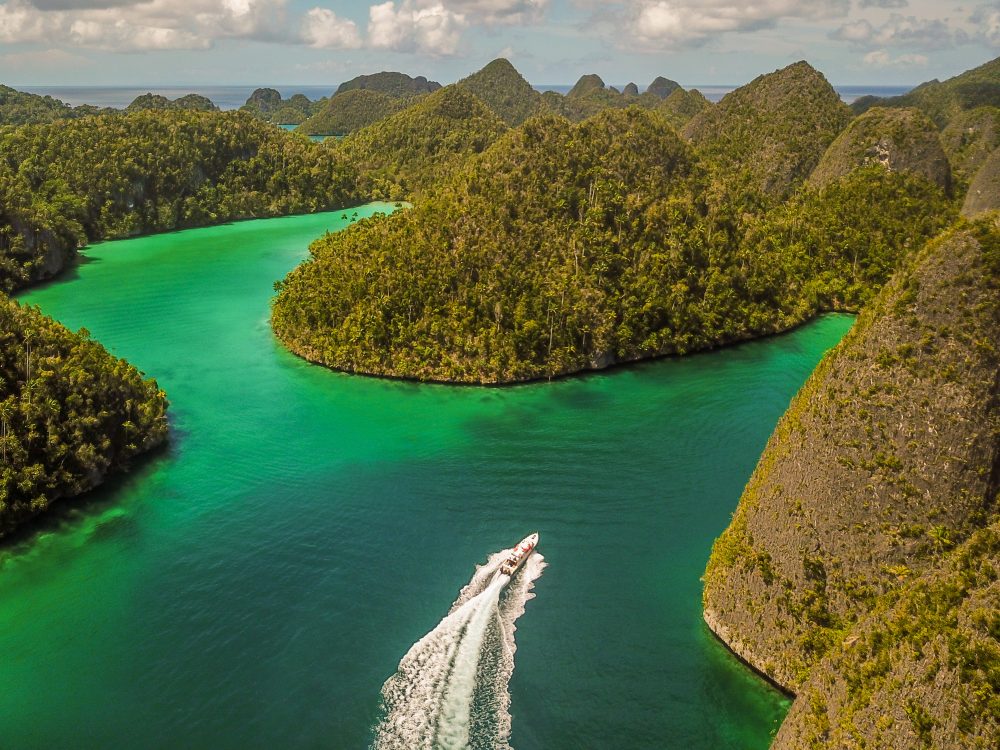 7 Pengalaman yang Wajib Dicoba di Raja Ampat