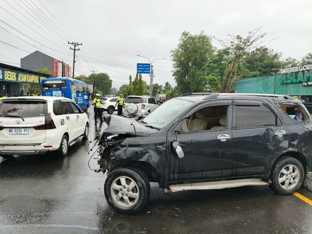 Detik-Detik Terios Tabrak HR-V di Jombor Sleman, Bermula dari Percikan Air di Kaca Mobil