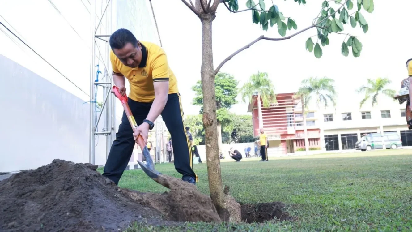 Kapolda DIY Irjen Langgeng Purnomo Pimpin Penanaman Pohon Serentak, Perkuat Green Policing