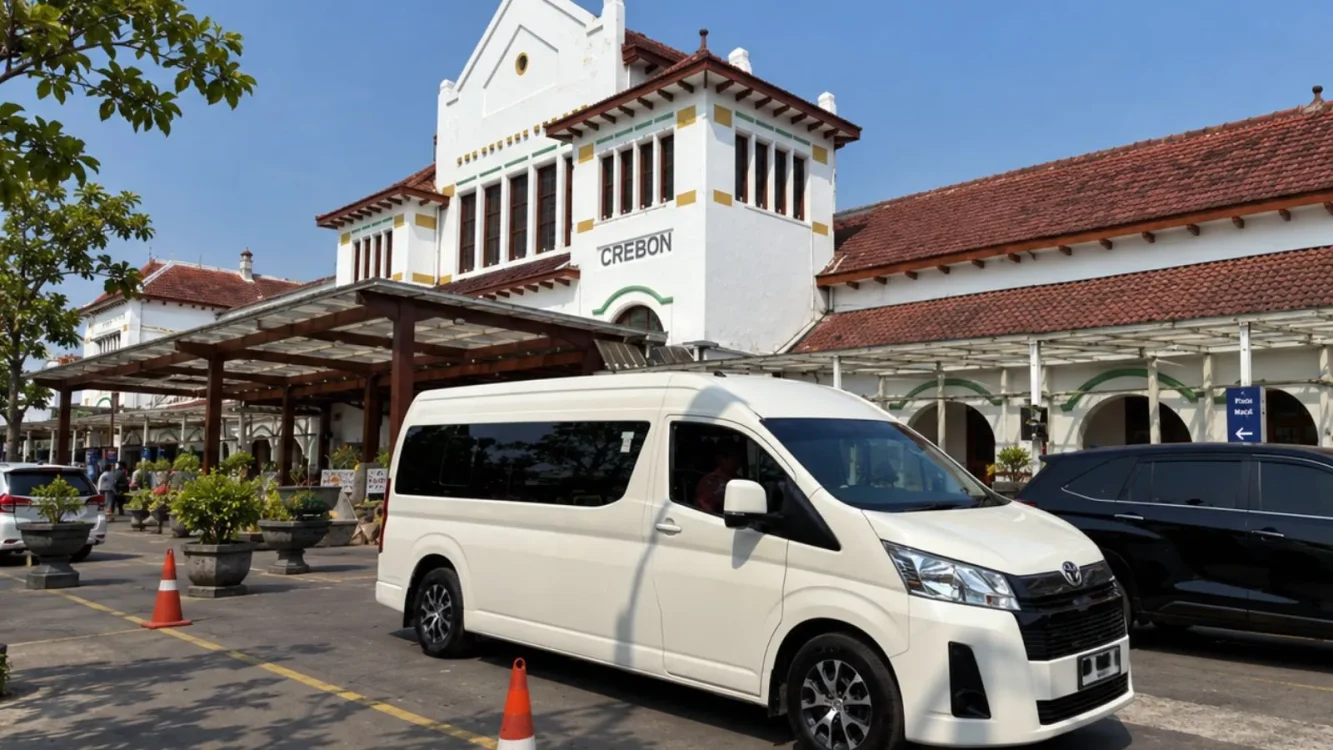 Libur Natal dan Tahun Baru, Ini Pilihan Sewa Hiace Cirebon untuk Wisata Keluarga