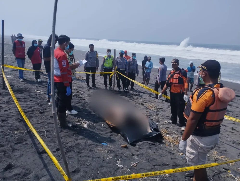 Polisi Selidiki Identitas Mayat Pria yang Ditemukan di Pantai Garongan Panjatan