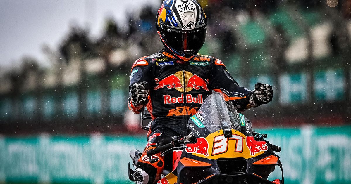 Acosta denies Marc Marquez and Bezzecchi in tense Sprint showdown at Sepang