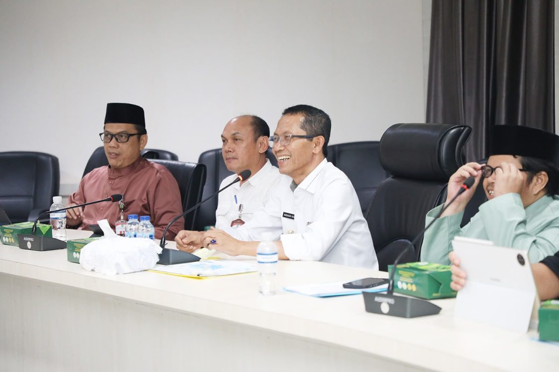 : Wali kota Batam, Amsakar Achmad, mengikuti penilaian pemerintah daerah berprestasi dalam implementasi Program 3 Juta Rumah secara virtual dari Kantor Wali Kota Batam, Jumat (7/8/2026). HUMAS DISKOMINFO BATAM / RUMAWI