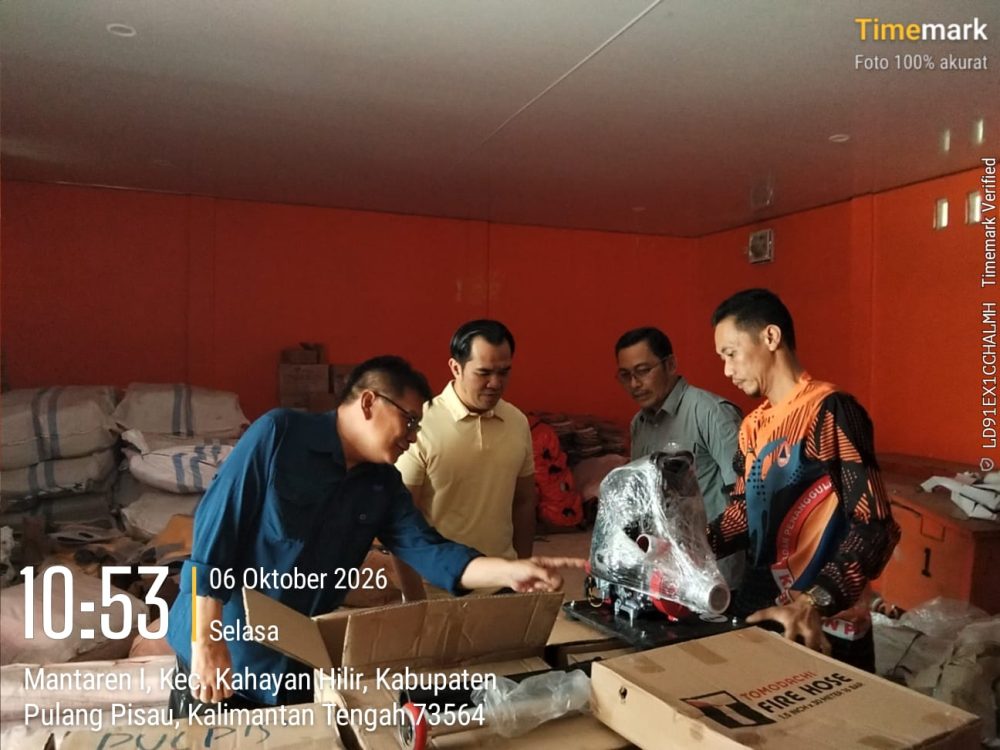 : Mengantisipasi ancaman karhutla, Bupati Pulang Pisau Ahmad Rifa’i turun langsung menginspeksi kesiapan sarana dan prasarana bantuan Presiden RI di Posko Induk BPBD, Selasa (6/10/2026).