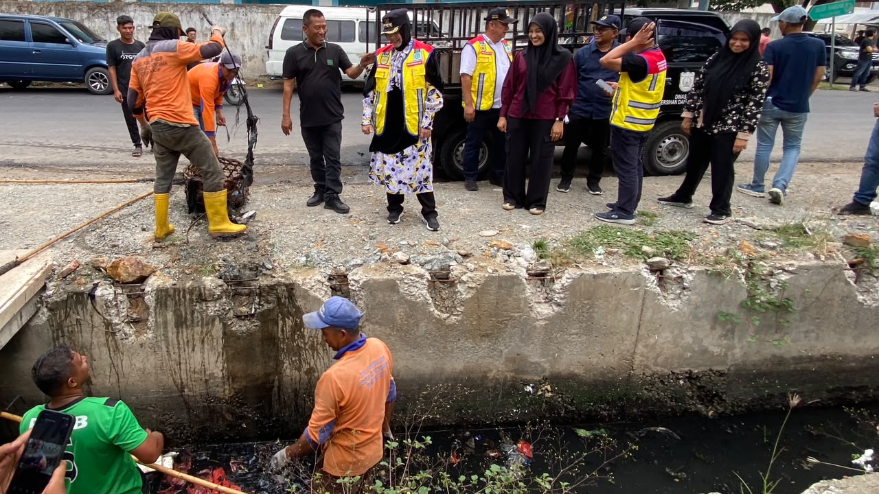 : Wali Kota Banda Aceh Illiza Sa’aduddin Djamal meninjau sejumlah titik pembangunan dan pemeliharaan infrastruktur tersebut, Jumat (2/10/2026).