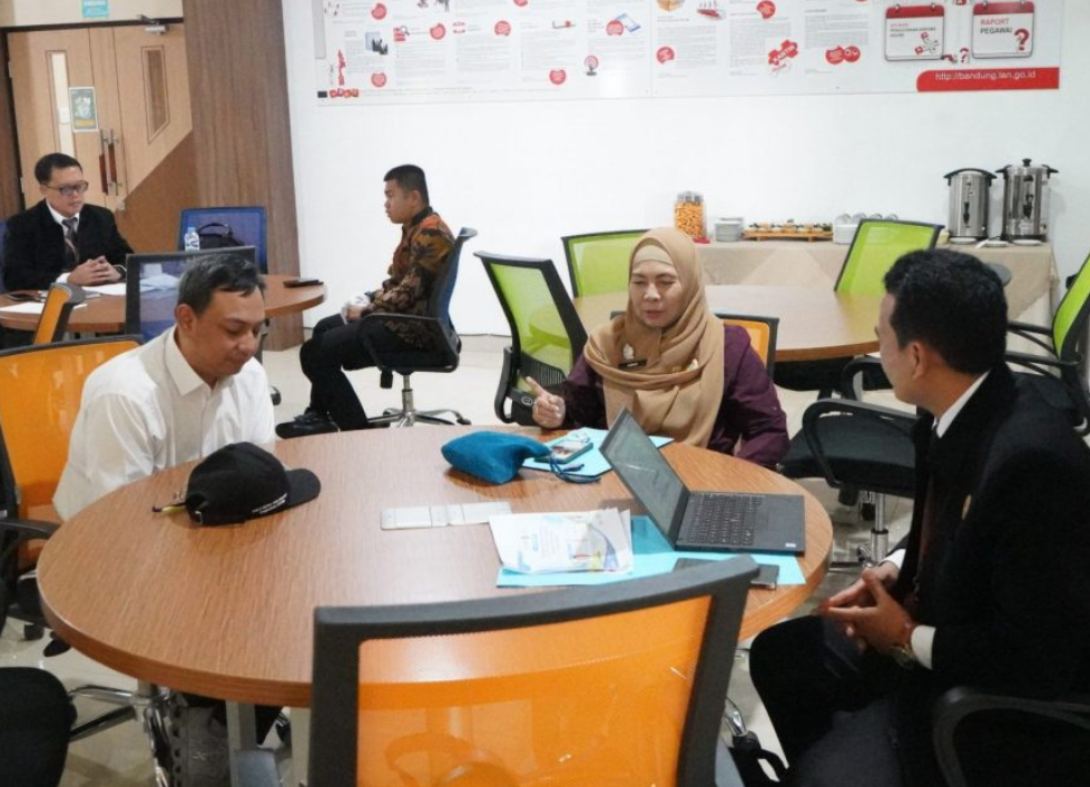 : Guna menjawab tantangan pengelolaan ASN yang semakin dinamis, dua Pejabat Pimpinan Tinggi Pratama BKN mempresentasikan proyek perubahan strategis dalam Seminar PKN Tingkat II di Sumedang, Senin (5/10/2026).