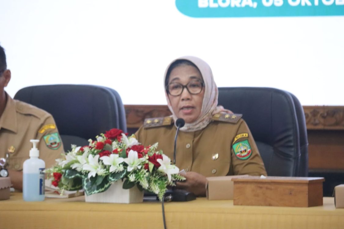 : Wakil Bupati Blora Sri Setyorini pimpin Rapat Koordinasi Penguatan Tim Koordinasi Penanggulangan Kemiskinan Kecamatan di Ruang Pertemuan Sekretariat Daerah Kabupaten Blora. Foto : MC Blora.