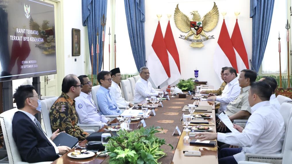 : Presiden Prabowo Subianto menggelar rapat terbatas bersama sejumlah Menteri Kabinet Merah Putih di Istana Merdeka, Jakarta, pada Senin (28/9/2026). (Foto: BPMI Setpres/Tim Media Presiden)
