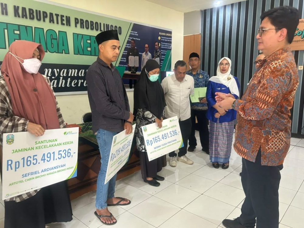 BPJS Ketenagakerjaan Salurkan Santunan Rp550,47 Juta kepada Ahli Waris Korban Karhutla Bromo