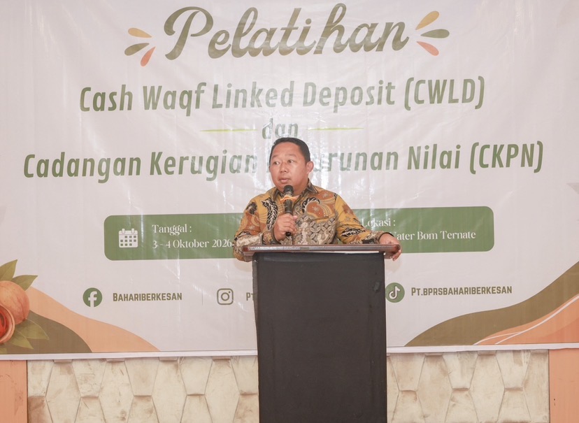 : Sekretaris Daerah Kota Ternate sekaligus Komisaris Utama PT BPRS Bahari Berkesan, Rizal Marsaoly, saat membuka secara resmi Pelatihan CWLD dan CKPN bagi karyawan/karyawati PT BPRS Bahari Berkesan di Ballroom Waterboom Kota Ternate, Sabtu (3/10/2026) /(Pemkot/ MC Ternate/ TIM)