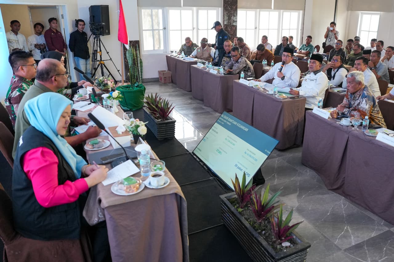 : Bupati Aceh Tengah Haili Yoga, dalam Focus Group Discussion (FGD) dan Gathering Satgas PRR Pascabencana untuk wilayah Aceh di Takengon, Jumat (2/10/2026). FGD tersebut dipimpin oleh Kepala Pos Komando Wilayah Satgas PRR Aceh, Safrizal ZA, dengan agenda pemaparan perkembangan dan evaluasi penanganan pascabencana serta penyampaian realisasi TKD masing-masing kepala daerah. (Foto: Satgas PRR).