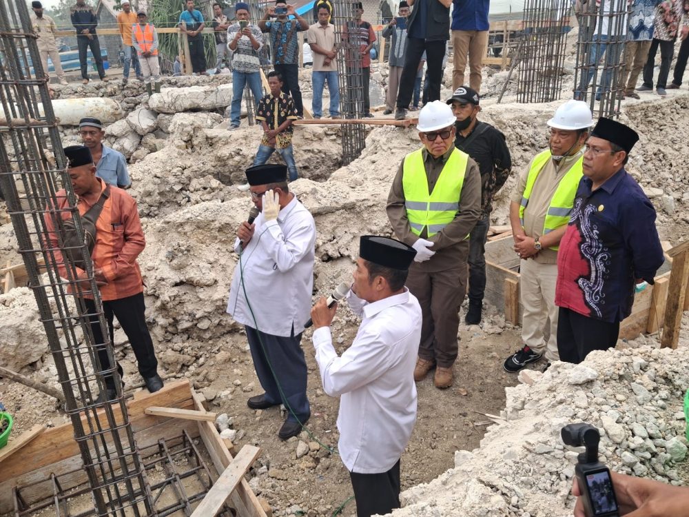 : Peletakan Batu Pertama Pembangunan Masjid Al-Mujibah Di Desa Selayar Kabupaten Maluku Tenggara. Foto:Yudi