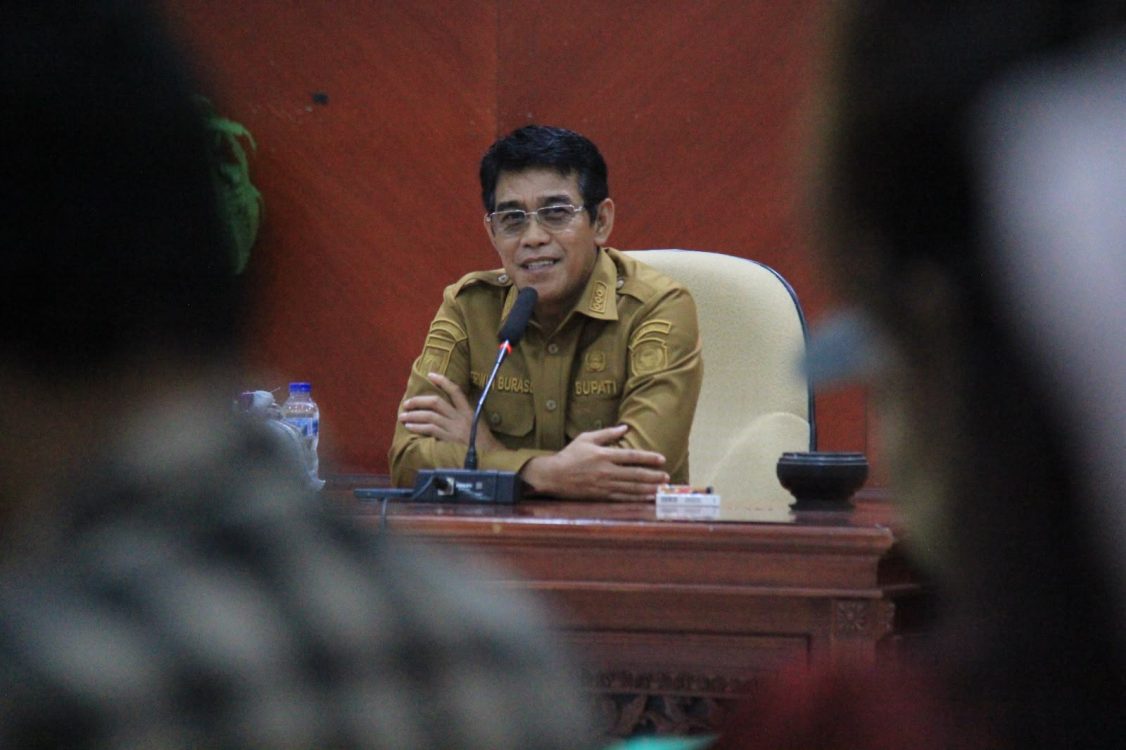 : Pemkab Parigi Moutong bersama Pemprov Sulawesi Tengah menggelar rapat koordinasi strategis guna mematangkan tata kelola pertambangan emas, rencana penerbitan Izin Pertambangan Rakyat, serta mekanisme pengelolaan limbah di Aula Kantor Bupati Parigi Moutong, Selasa (29/9/2026).