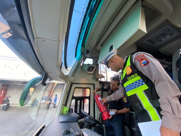 Cegah Risiko Kecelakaan, Polres Pasuruan Kota Gelar Rampcheck Bus Pariwisata