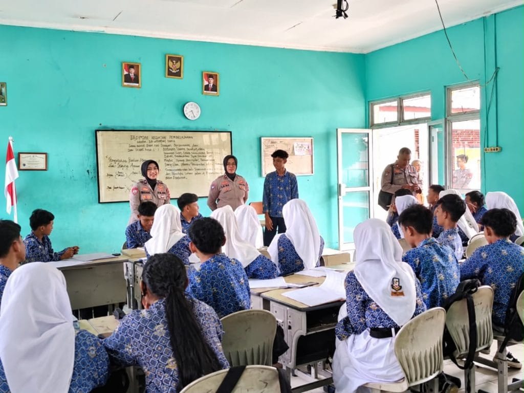 Ditbinmas Polda Babel Edukasi Tentang Bahaya Judi Online dan Bullying di SMPN 5 Pangkalpinang