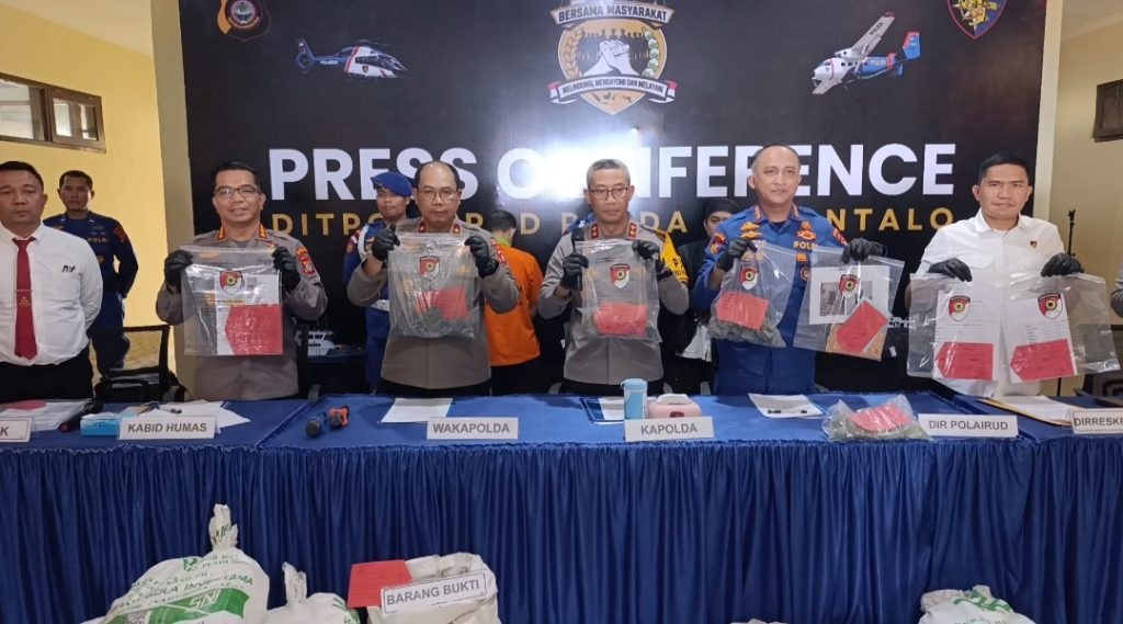 Ditpolairud Polda Gorontalo Gagalkan Pengiriman Dua Kontainer Batu Hitam Diduga Galena, 1 Tersangka Diamankan
