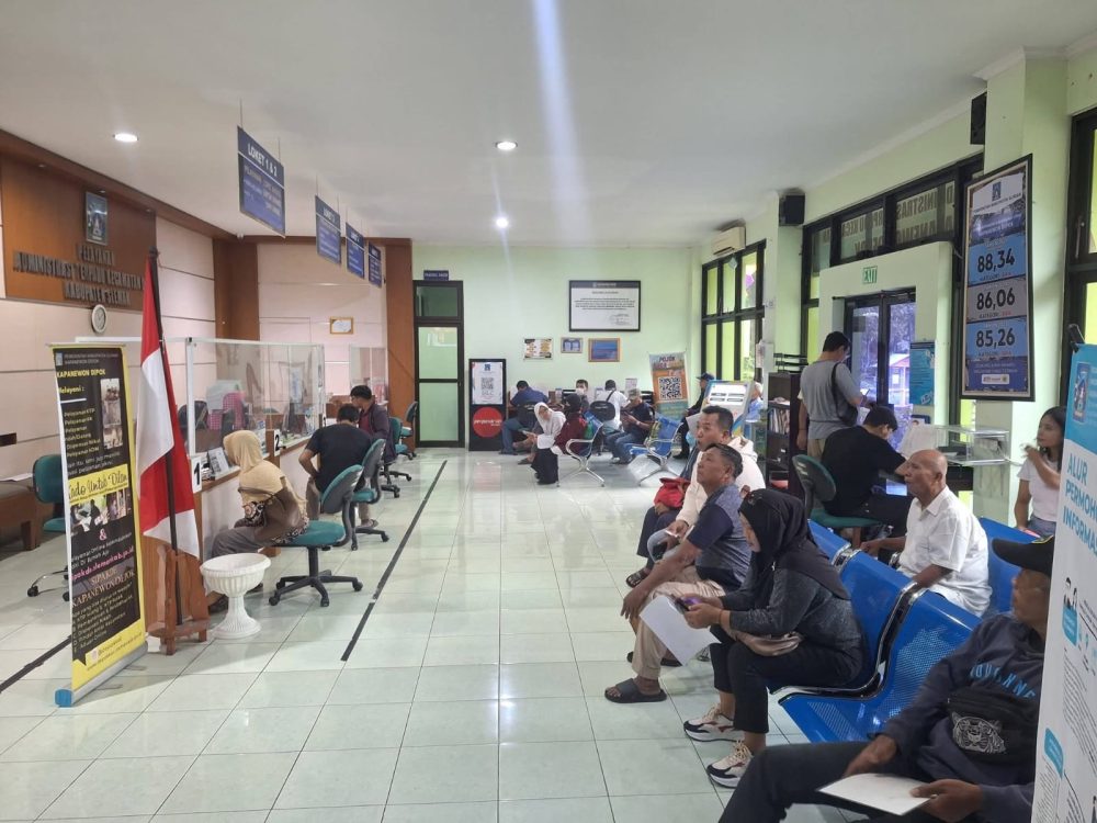 : Berdasarkan Data Agregat Disdukcapil Kabupaten Sleman Semester I Tahun 2026, populasi Kapanewon Depok secara resmi tercatat menembus 128.361 jiwa dengan struktur demografi yang didominasi oleh kelompok usia milenial, Selasa (6/10/2026).