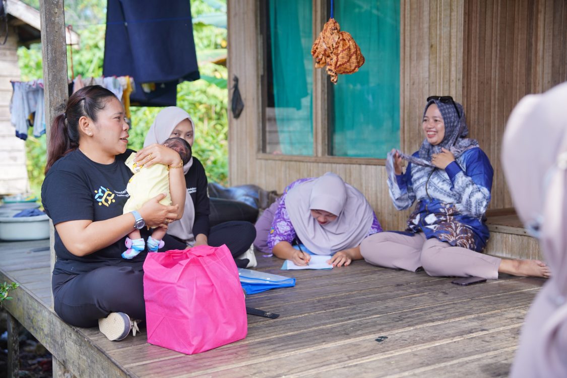 : Dinas Pemberdayaan Perempuan dan Perlindungan Anak, Pengendalian Penduduk dan Keluarga Berencana serta Pemberdayaan Masyarakat dan Desa (DP3A P2KB PMD) Kabupaten Balangan melakukan pendampingan verifikasi dan validasi pemutakhiran data keluarga berisiko stunting di Desa Binuang Santang, Kecamatan Halong, Rabu (29/7/2026). - Foto: Mc.Balangan
