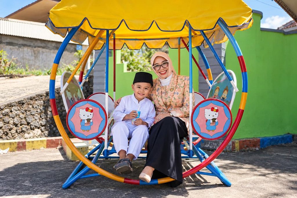 Dukung Pendidikan Anak Usia Dini, DWP Lumajang Bagikan Alat Permainan Edukatif