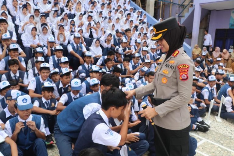 Dukung Program Polisi Peduli Pendidikan Kapolres Lebak Ajak Pelajar Fokus Belajar dan Raih Prestasi