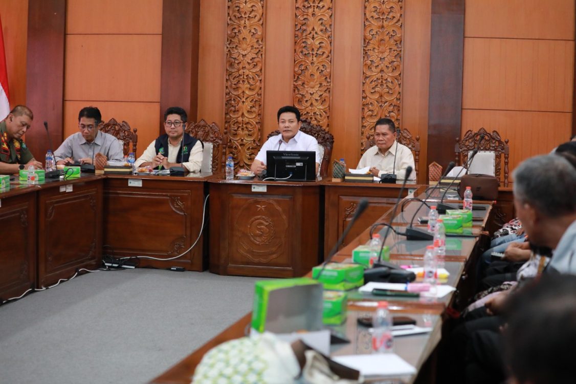 : Bupati Sidoarjo Subandi saat Evaluasi CFD