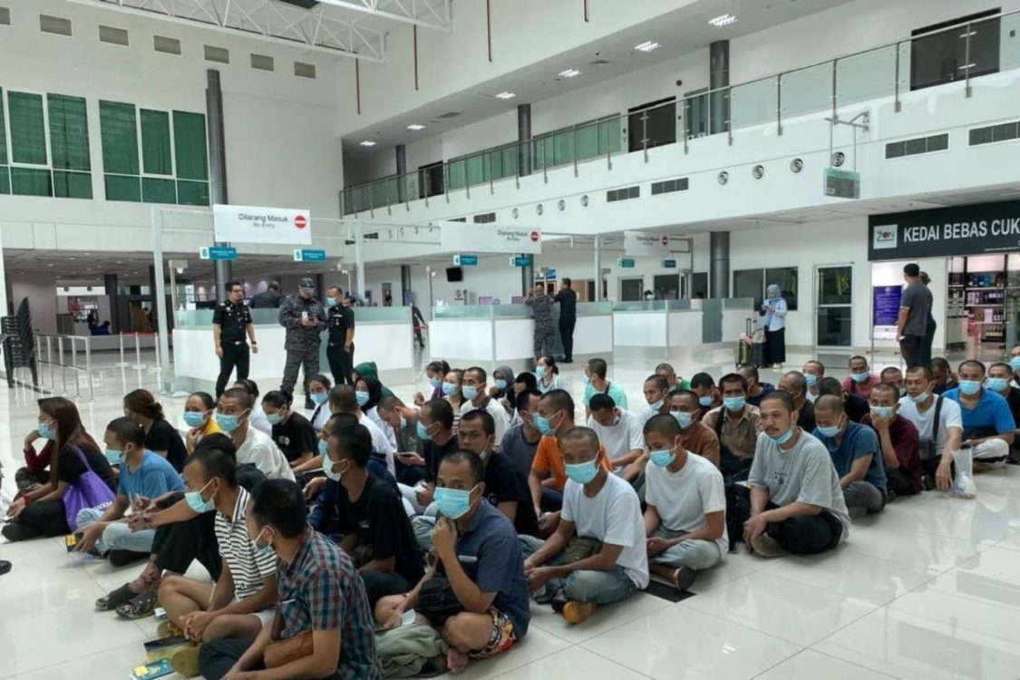: Sejumlah WNI/PMI yang dipulangkan KJRI Johor Bahru, Malaysia.(ANTARA/HO-Pensosbud KJRI Johor Bahru)