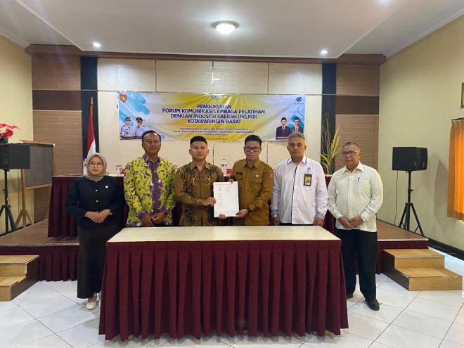 : Feptiono Fitrah Ramadhan dikukuhkan sebagai Ketua FKLPID Kobar Masa Bhakti 2026–2029. (foto: MC Kobar)