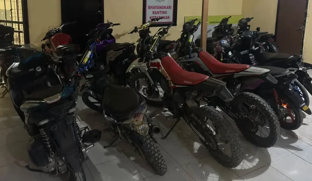Ganggu Kenyamanan Warga, Satlantas Polres Boltim Tertibkan Knalpot Brong