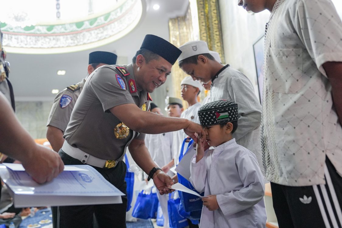 Gelar Doa Bersama dan Santuni Anak Yatim, Kakorlantas Berharap Pelayanan Polantas Makin Baik