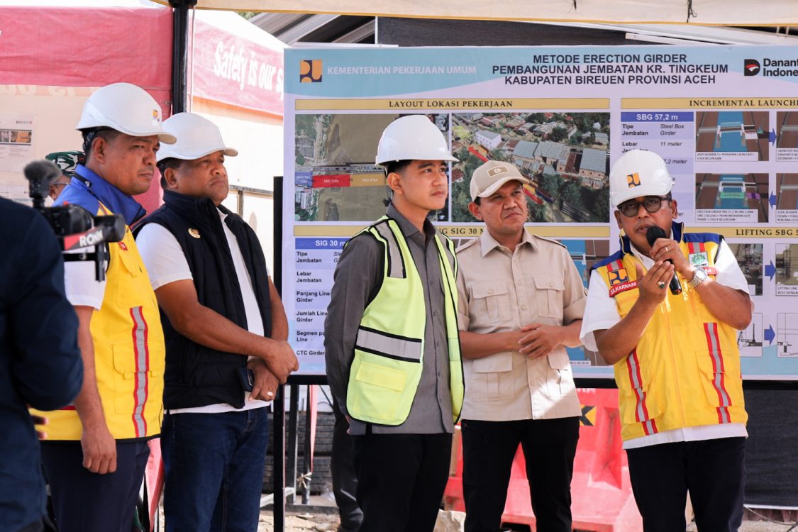 : Wakil Presiden Gibran Rakabuming Raka memastikan percepatan rehabilitasi dan rekonstruksi infrastruktur di Kabupaten Bireuen, Aceh, dengan meninjau langsung proyek pembangunan jembatan serta revitalisasi sekolah yang rusak akibat banjir, Kamis (6/8/2026). - Foto: Mc.Bireuen