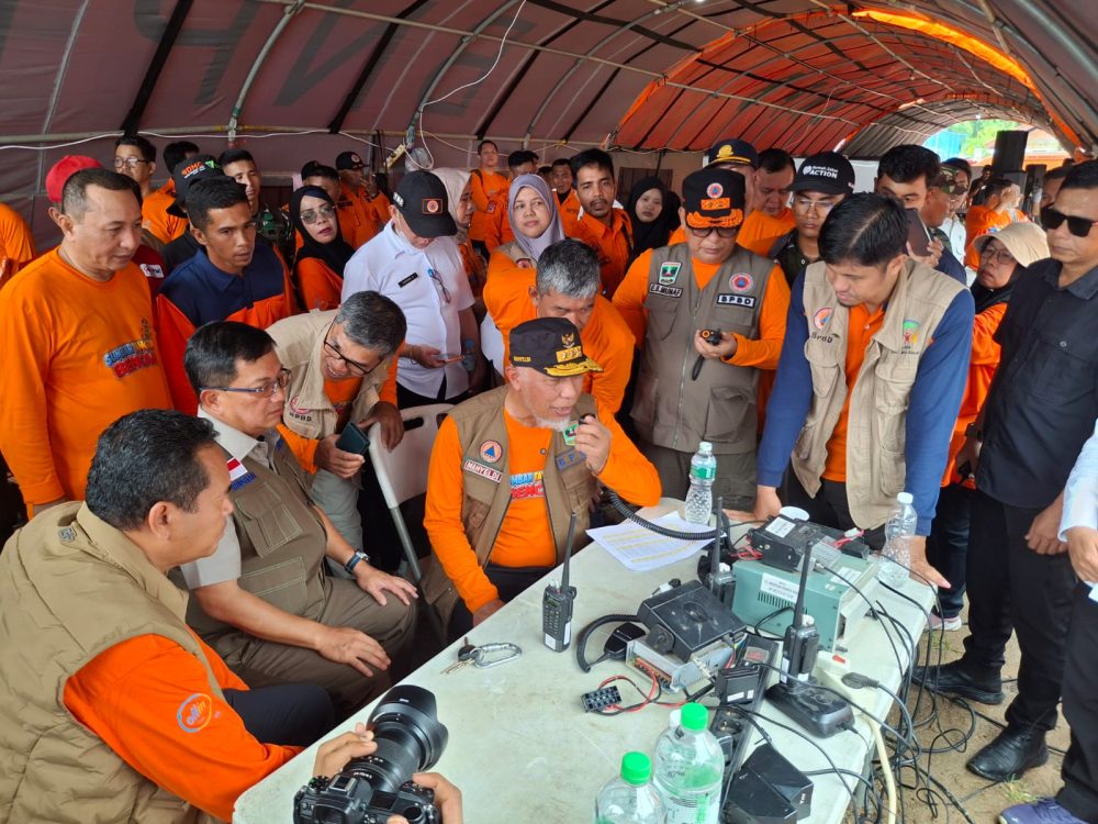 : Gubernur Sumbar mengikuti Gladi Kesiapsiagaan Bencana Gempa Bumi dan Tsunami Provinsi Sumatera Barat 2026 di Kota Pariaman. (foto: MC Sumbar)