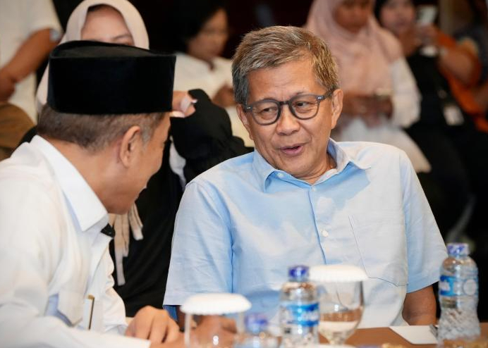 : Menjadikan koperasi sebagai garda terdepan untuk meruntuhkan ketimpangan ekonomi nasional, Menkop Ferry Juliantono bersama Wantimpres Rocky Gerung melontarkan gagasan kritis nan revolusioner dalam Diskusi Publik Pra Kongres Nasional Majelis Tahkim SI ke-42 di Jakarta, Senin (5/10/2026). FOTO dok. Humas Kemenkop