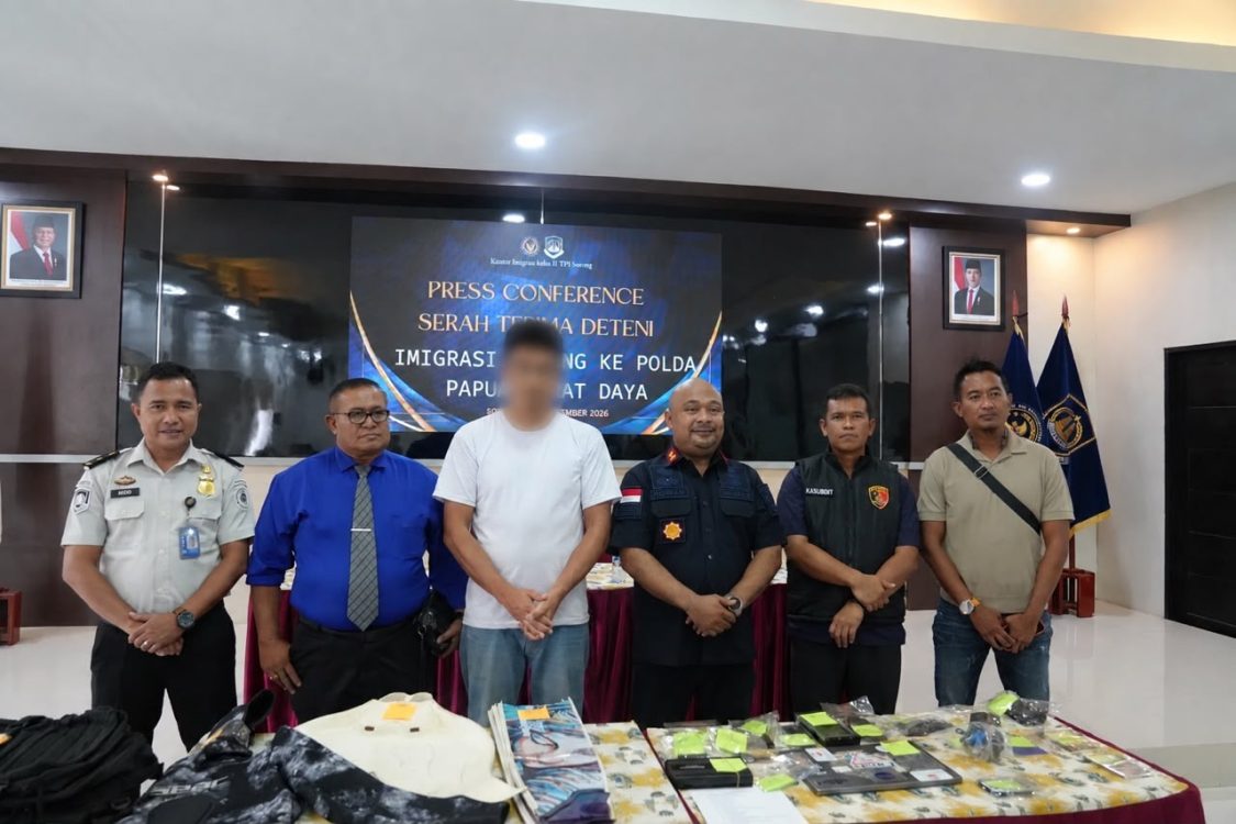 Imigrasi Serahkan Pria Tiongkok Pemburu Penyu kepada Polda Papua Barat Daya untuk Diproses Hukum