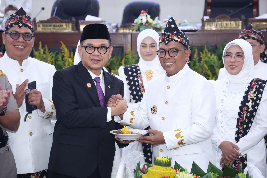 : Gubernur Banten Andra Soni usai menghadiri Rapat Paripurna Istimewa Peringatan Hari Ulang Tahun (HUT) ke-26 Provinsi Banten di Gedung DPRD Provinsi Banten, KP3B, Kota Serang, Minggu (4/10/2026)/(Foto: Biro Adpimpro Banten)