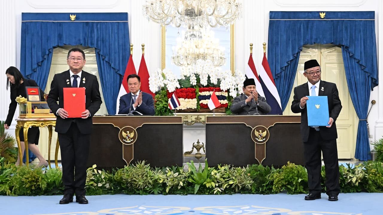: Presiden Prabowo Subianto bersama Perdana Menteri (PM) Kerajaan Tailan Anutin Charnvirakul menyaksikan penunjukkan sejumlah dokumen kerja sama antara Indonesia dan Tailan di Istana Merdeka, Jakarta, pada Senin (3/8/2026). (Foto: BPMI Setpres/Muchlis Jr)