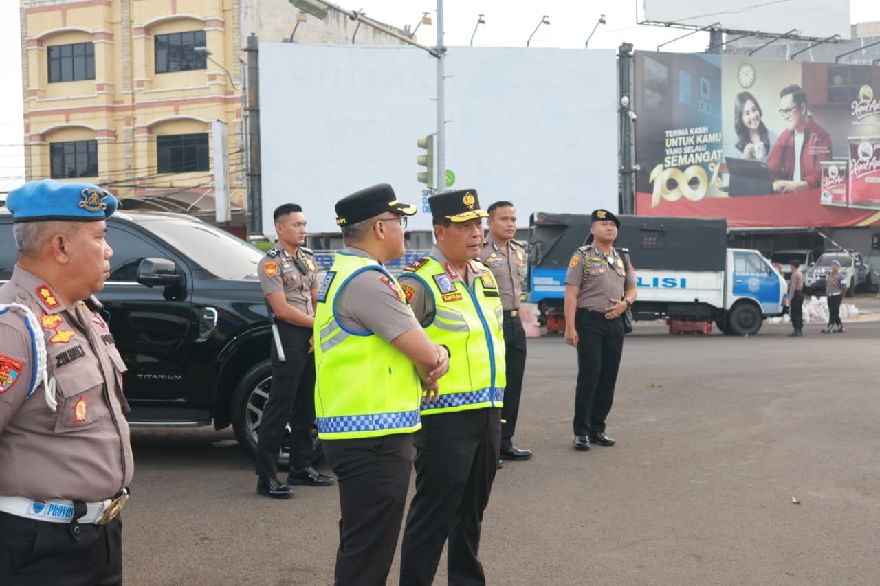 Kapolda dan Wakapolda Lampung Turun ke Jalan Tingkatkan Pelayanan dan Keamanan Lalu Lintas