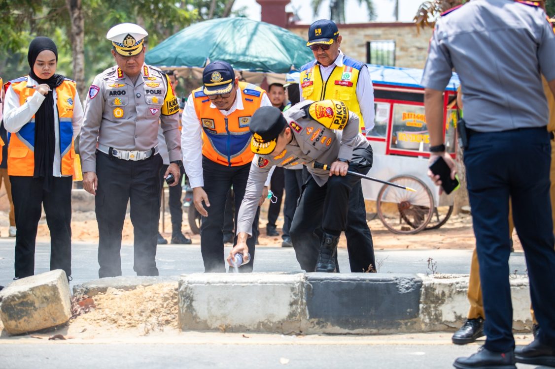 Kapolda Sultra Turun Langsung Tuntaskan Keluhan Warga di Enam Titik Rawan Lalu Lintas