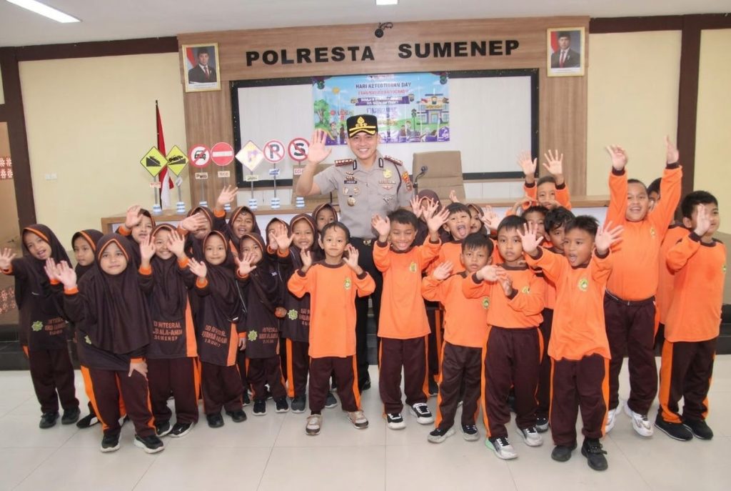 Kapolresta Sumenep Tanamkan Pesan Kamtibmas Sejak Dini Lewat Program Polisi Peduli Pendidikan