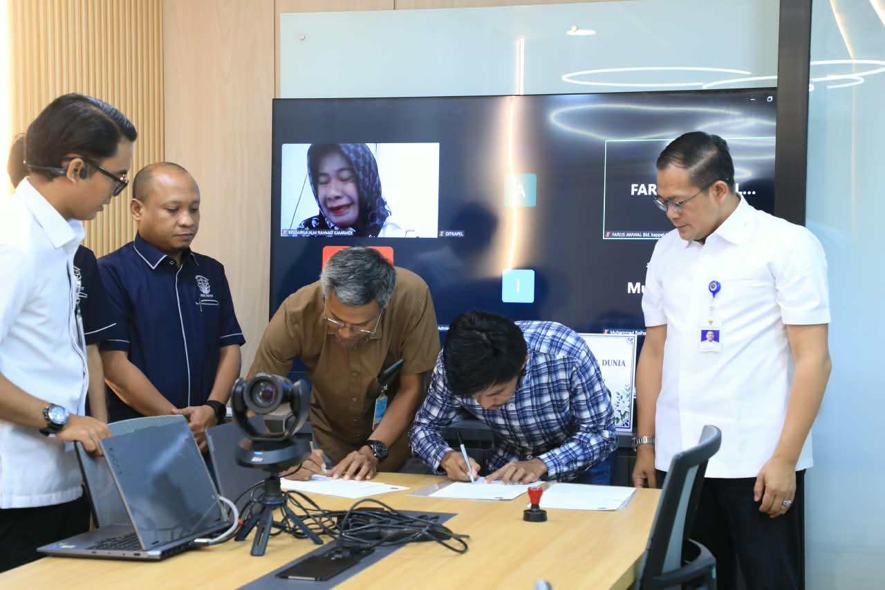 : Kementerian Perhubungan melalui Direktorat Jenderal Perhubungan Laut memfasilitasi penyelesaian santunan bagi ahli waris almarhum Rahmat Kamriadi, Masinis III TB Cipta 2201 yang meninggal dunia akibat kecelakaan kerja pada 3 Oktober 2025. (Foto: Humas Kemenhub)