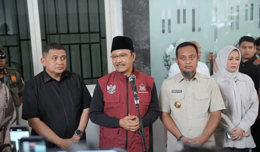 : Menteri Sosial Saifullah Yusuf (rompi merah, usai peluncuran Program Gerakan Peduli Tetangga di Kota Makassar, Sulawesi Selatan Minggu (4/10/2026). Foto: ANTARA/ Kemensos