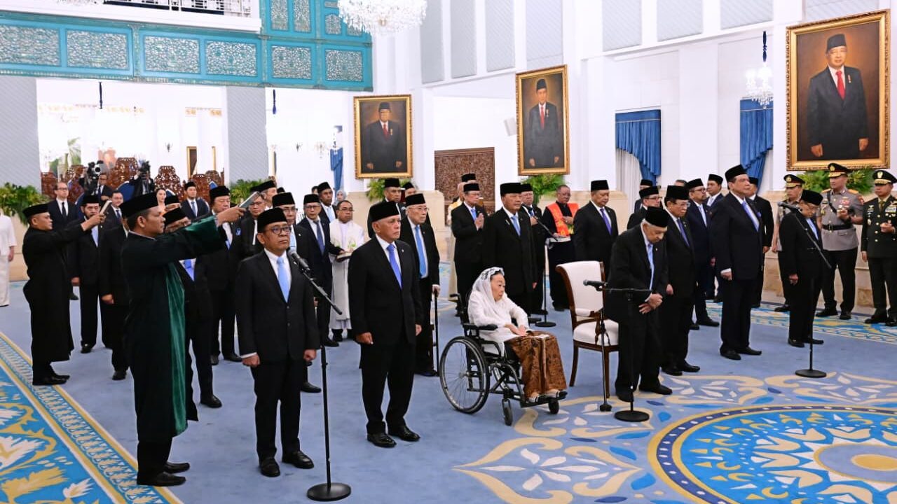 : Presiden Prabowo Subianto resmi mengangkat 26 anggota Dewan Pertimbangan Presiden (Wantimpres) Republik Indonesia di Istana Negara, Jakarta, pada Jumat (2/10/2026). (Foto: BPMI Setpres/Muchlis Jr)